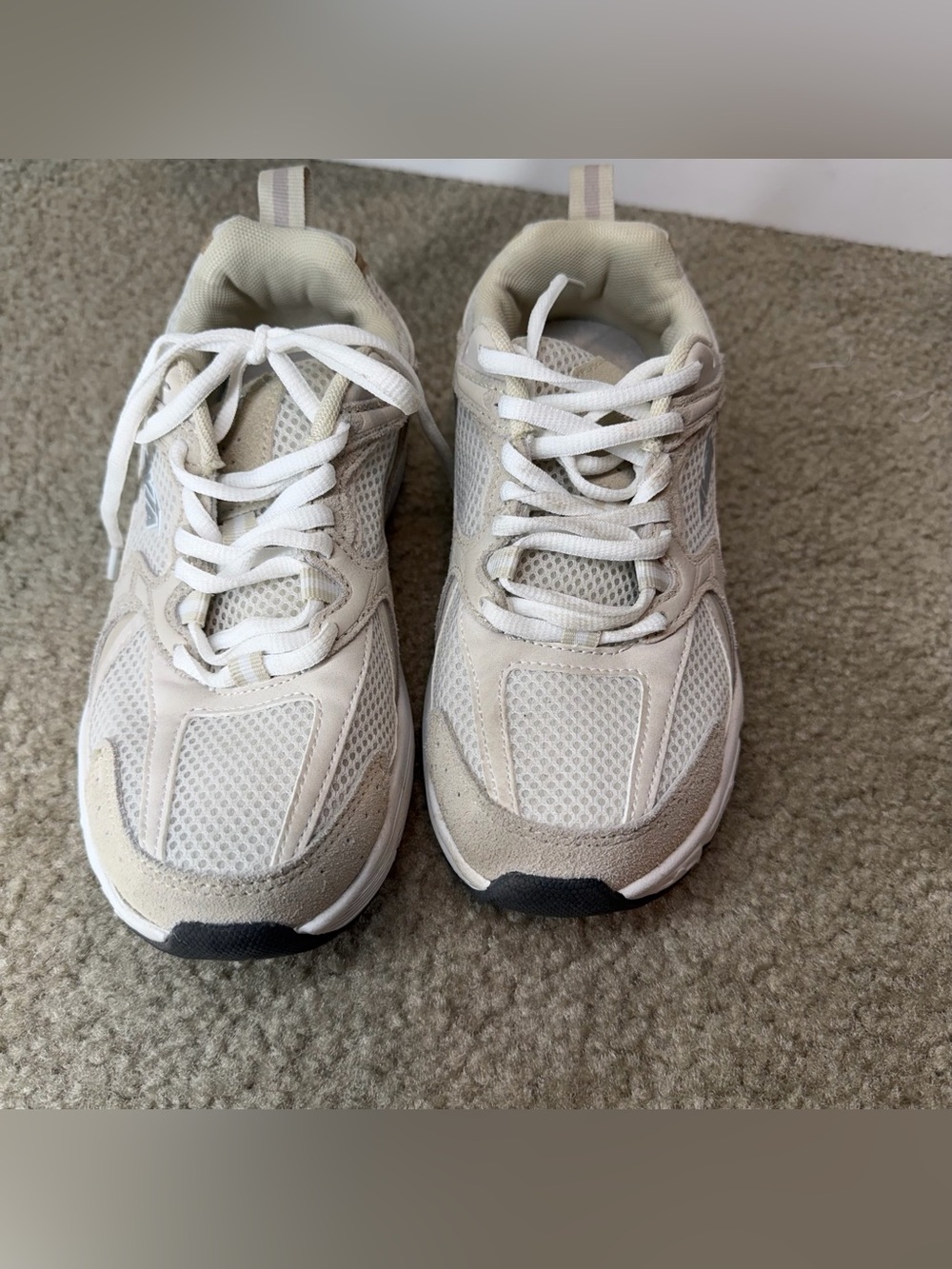 Avia Women’s Low Top Lace Up Walking Sneakers Beige White Tan Size 6